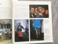 1989 DEBRETT'S THE PRINCESS OF WALES FASHION GUIDE SOFTCOVER BOOK - K 263