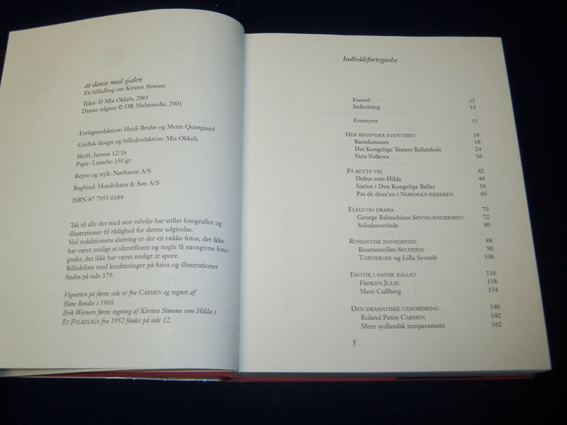 2001 AT DANSE MED SJAELEN BOOK BY MIA OKKELS - DANISH - GREAT PHOTOS - KD 5695