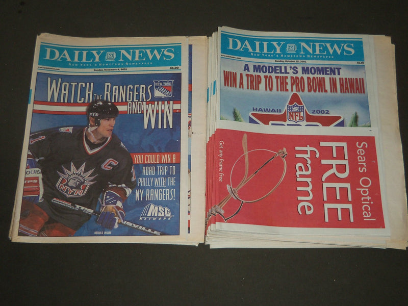 2001 OCT 28 & NOV 4 SUNDAY NY DAILY NEWS LOT OF 32 - COLOR COMICS - NP 2547