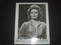 1980'S LEE REMICK AUTOGRAPHED 8X10 PHOTOGRAPH - J 6250