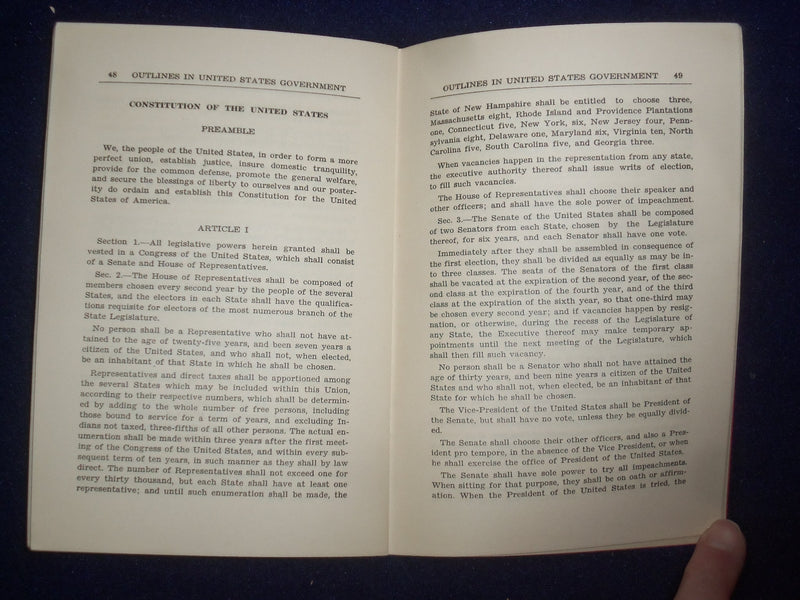 1935 OUTLINES IN UNITED STATES GOVERNMENT ARRANGED BY CLAUDE LARZELERE - J 9490