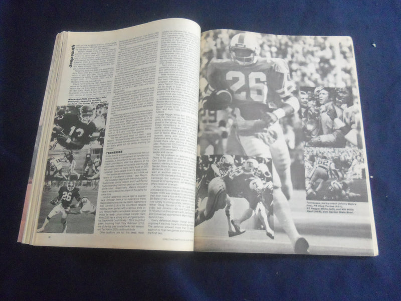 1982 STREET & SMITH'S COLLEGE FOOTBALL MAGAZINE - JOHN ELWAY COVER - B 4179G