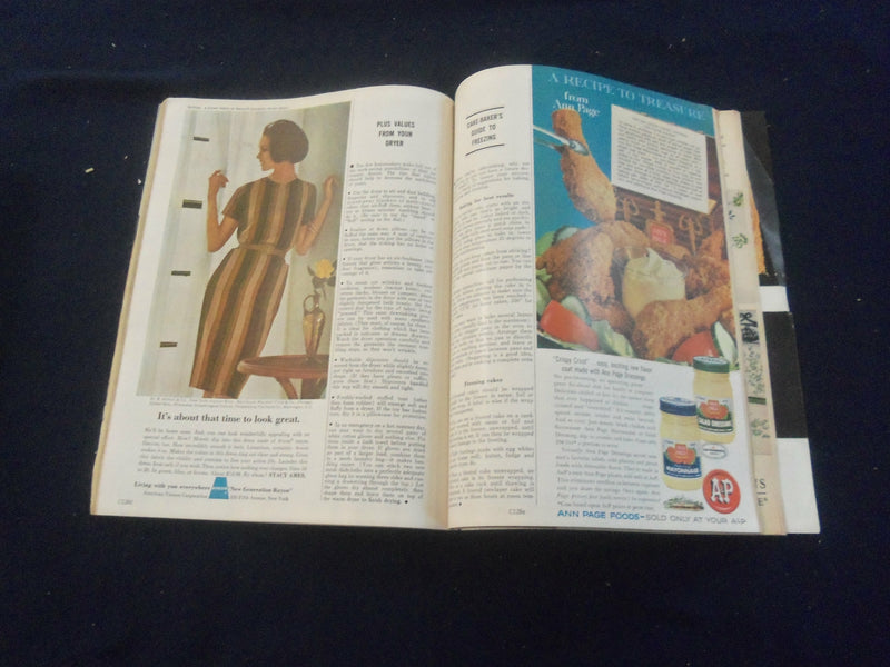 1963 AUGUST GOOD HOUSEKEEPING MAGAZINE - NICE COVER, ARTICLES & ADS - F 252Q