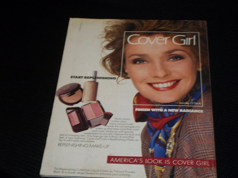 1989 SEPTEMBER MCCALL'S MAGAZINE - PHYLLIS GEORGE FRONT COVER - E 652