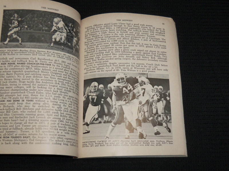 1968-1974 OFFICIAL COLLEGIATE FOOTBALL RECORD BOOK LOT OF 5 - SOFTCOVER- O 2908B