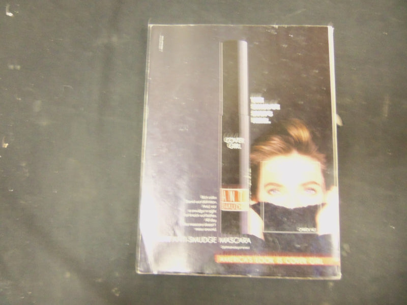 1990 SEPTEMBER GLAMOUR MAGAZINE - NICE COVER - ST 4292