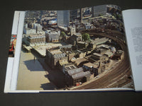 1983 ABOVE LONDON BOOK BY ROBERT CAMERON & ALISTAIR COOKE - D 143