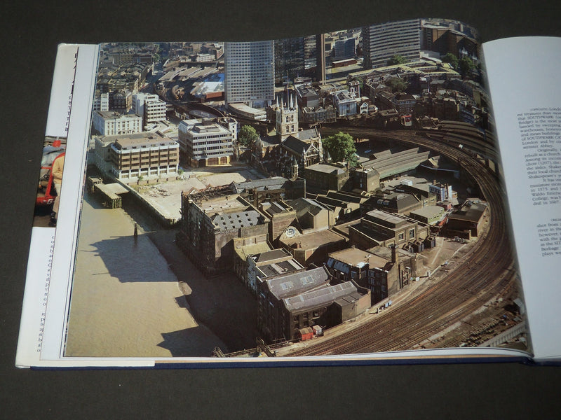 1983 ABOVE LONDON BOOK BY ROBERT CAMERON & ALISTAIR COOKE - D 143