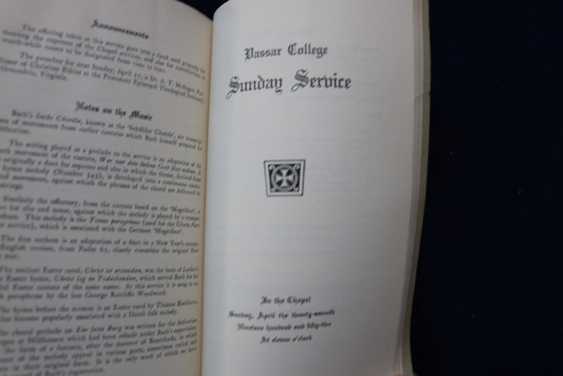 1951-1952 VASSAR COLLEGE CHAPEL PROGRAMS SOFTCOVER BOOK - K 867