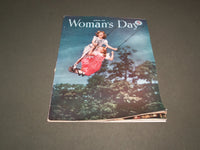 1949 AUGUST WOMAN'S DAY MAGAZINE - GIRLS ON SWINGS COVER - SP 7474
