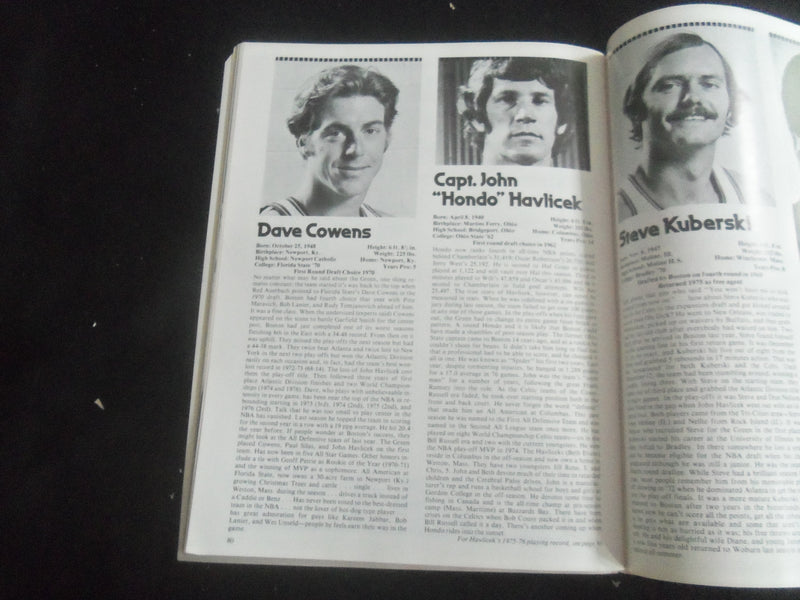 1976-1977 HOOP MAGAZINE-BOSTON CELTICS VS. PHILADELPHIA 76ERS-PLAYOFFS - B 4077I