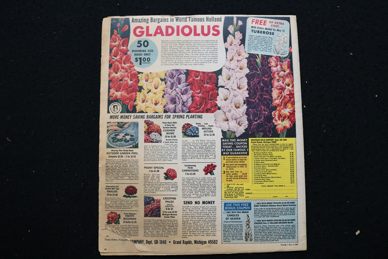 1967 APRIL 2 PARADE MAGAZINE - HEY SINGLES COVER - E 25646