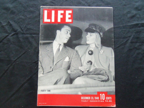 1940 DECEMBER 23 LIFE MAGAZINE - COUPLE DRESSED FOR A PARTY - L 214