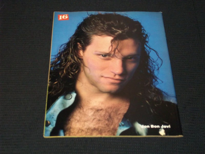 1988 APRIL 16 MAGAZINE - RIVER PHOENIX FRONT COVER - E 15990