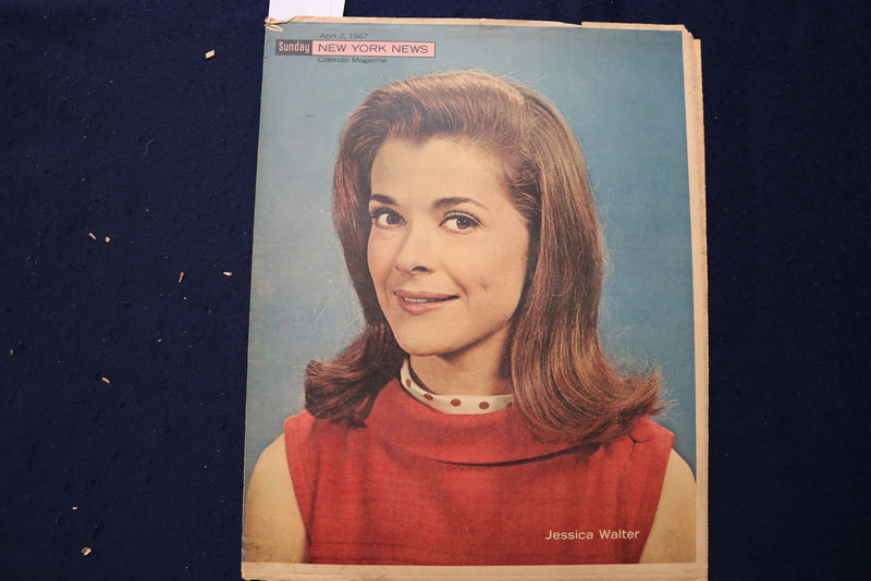 1967 ARIL 2 SUNDAY NEWS COLOROTO MAGAZINE - JESSICA WALTER - STREISAND - E 23220