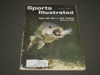 1961 JULY 24 SPORTS ILLUSTRATED MAGAZINE - HOW AND WHY A FISH STRIKES - SP 9016