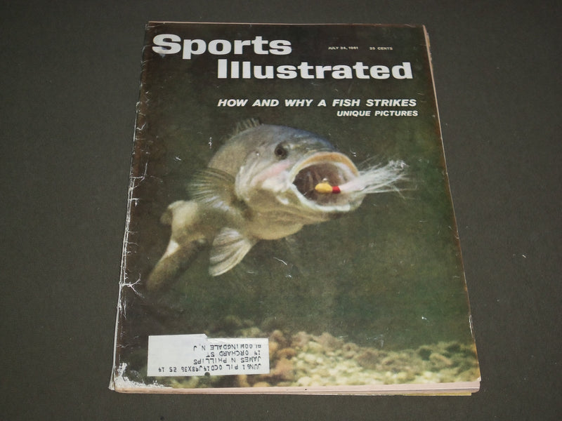 1961 JULY 24 SPORTS ILLUSTRATED MAGAZINE - HOW AND WHY A FISH STRIKES - SP 9016