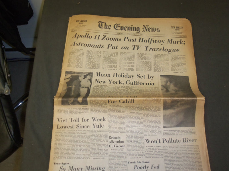 1969 JULY 17 THE EVENING NEWS NEWSPAPER - APOLLO 11 HALF WAY TO MOON - NP 3248
