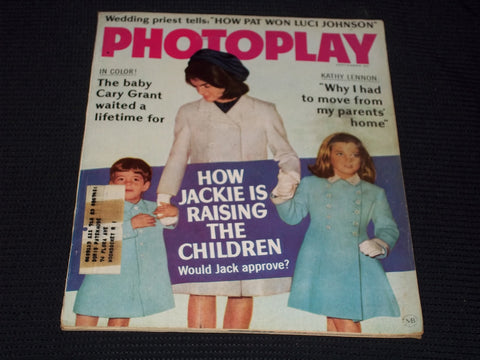 1966 SEPTEMBER PHOTOPLAY MAGAZINE - JACKIE CAROLINE & JOHN JR. COVER - E 16617