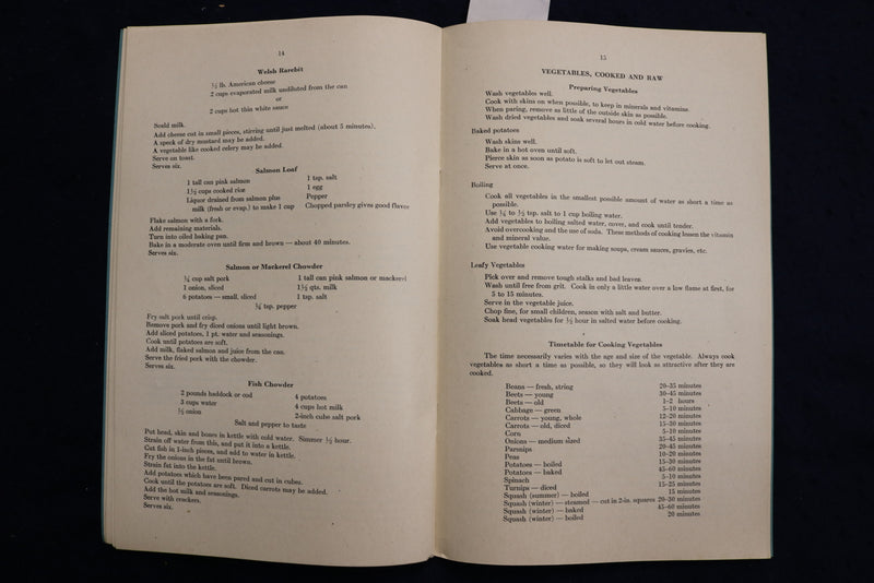 1942 MASS. DEPT OF HEALTH SERVING MEALS AT LOW COST SOFTCOVER BOOK - K 1355