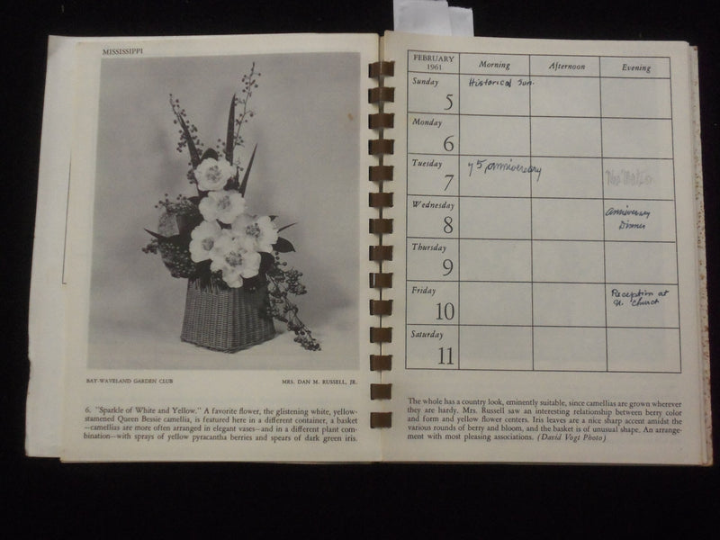 1961 THE FLOWER ARRANGEMENT CALENDAR SOFTCOVER BOOK BY VAN PELT WILSON - J 9940
