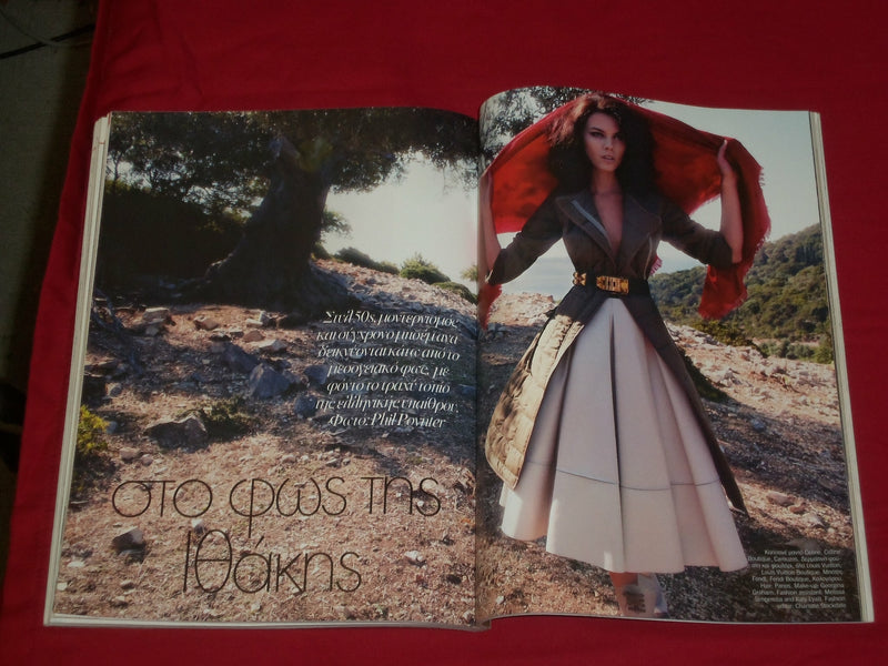 2010 NOVEMBER VOGUE HELLAS (GREECE) MAGAZINE - EDITA VIKEVICIUTE COVER - RC 263