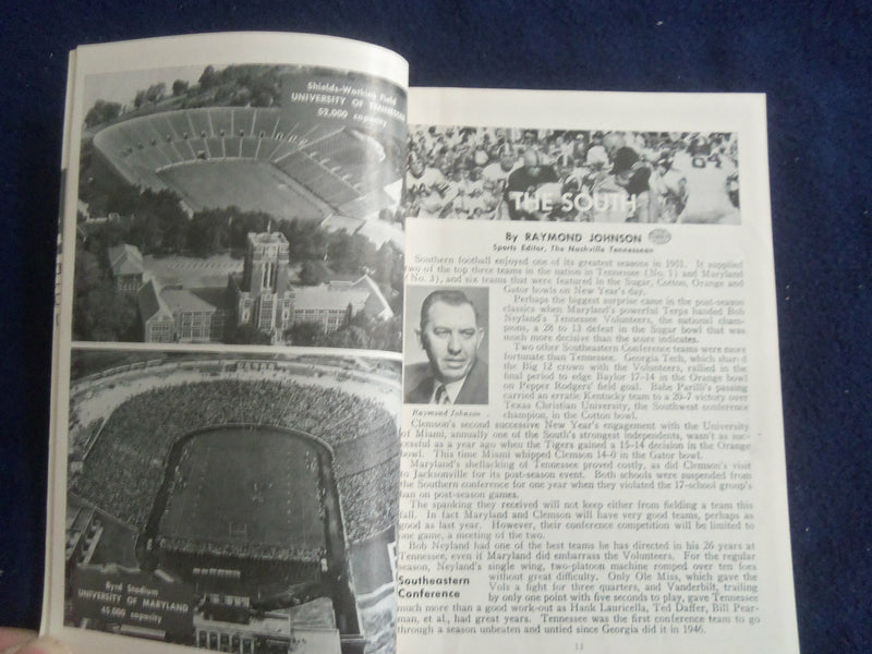 1952 OFFICIAL COLLEGIATE FOOTBALL RECORD BOOK - JOHN LATTNER COVER - SP 7492R