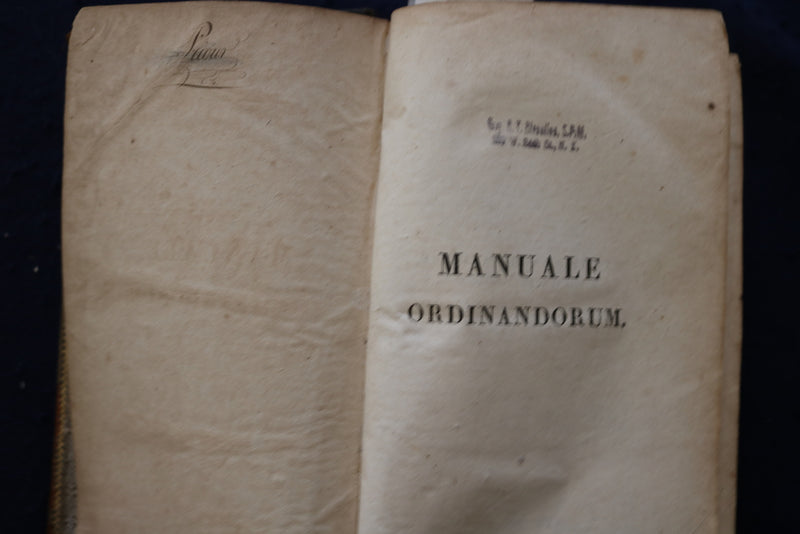 1827 MANUALE ORDINANDORUM COMPLECTENS HARDCOVER BOOK - LATIN - KD 9553