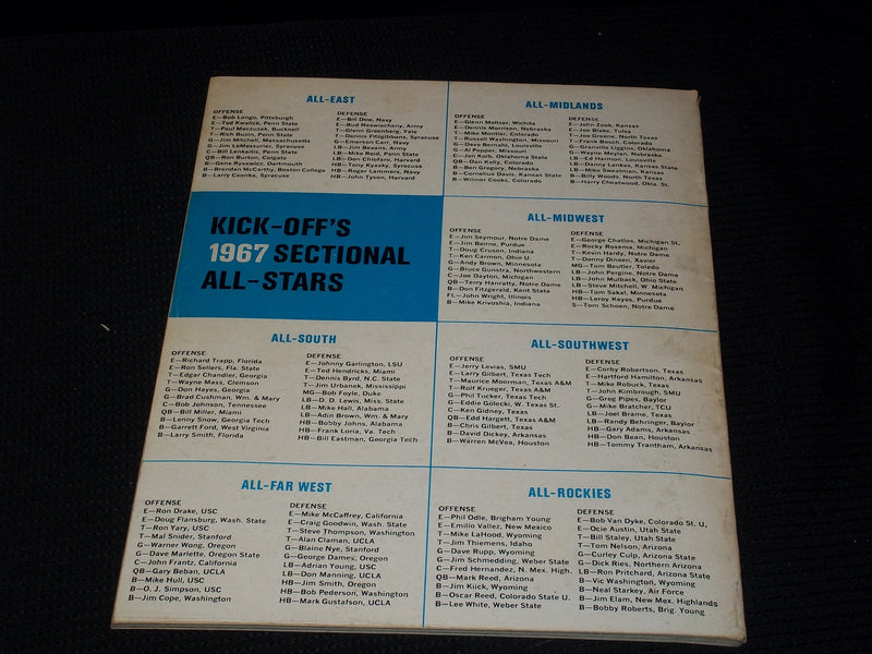 1967 FOOTBALL YEARBOOK KICK-OFF MAGAZINE - TERRY HANRATTY COVER - E 7928
