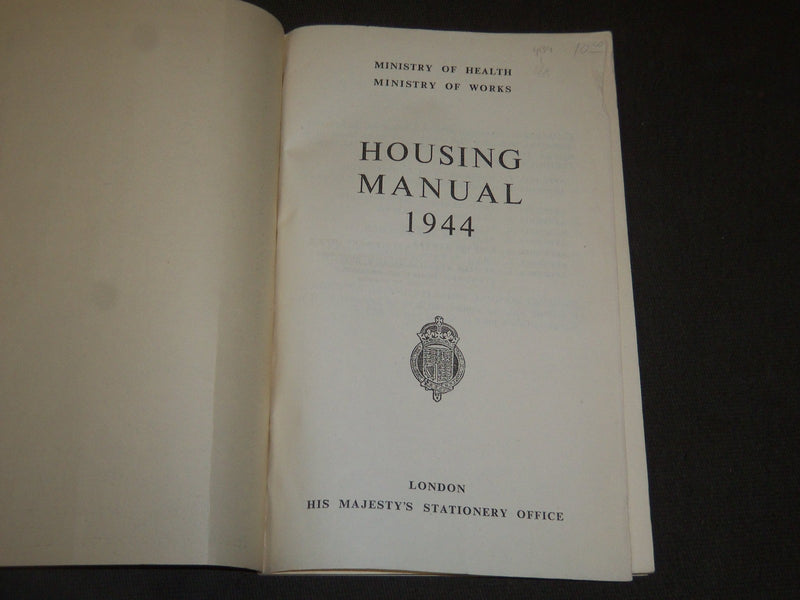 1944 HOUSING MANUAL PUBLISHED IN LONDON - MINISTRY OF HEALTH & WORKS - II 8102