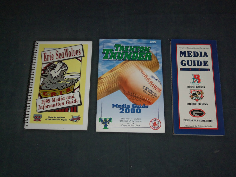 1980'S-2000'S ASSORTED MLB AND MINOR LEAGUE GUIDES & BOOKS - LOT OF - O 2907D