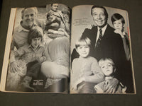 1971 MAY TOWN & COUNTRY MAGAZINE - MRS. JOHN C. MOORE III - B 5040