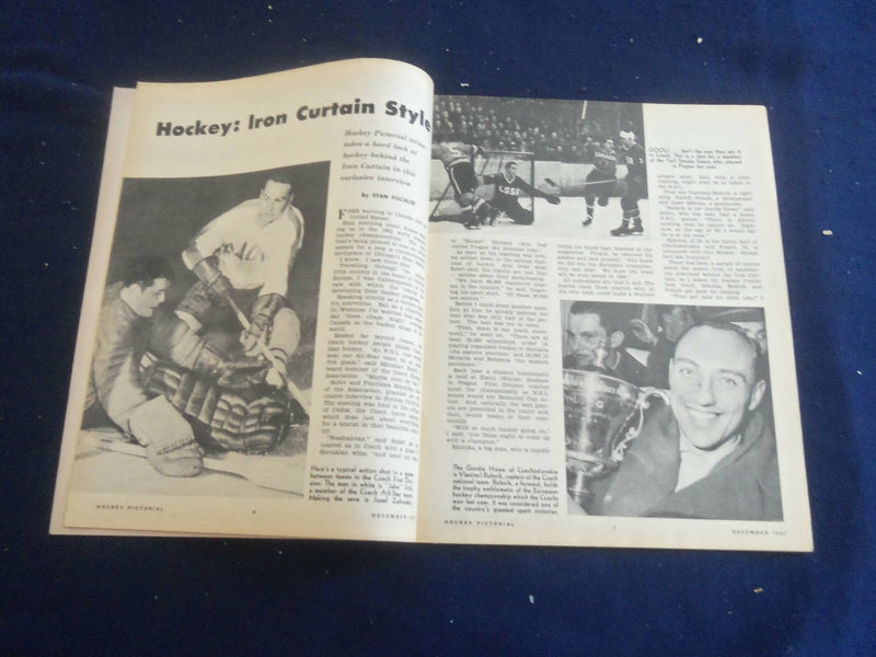 1961 DECEMBER HOCKEY PICTORIAL MAGAZINE - BOB PULFORD COVER - ST 200N