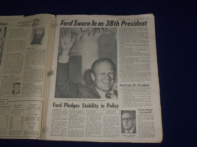 1974 AUGUST 9 PHILADELPHIA DAILY NEWS -PRESIDENT RICHARD NIXON RESGINS - NP 2976