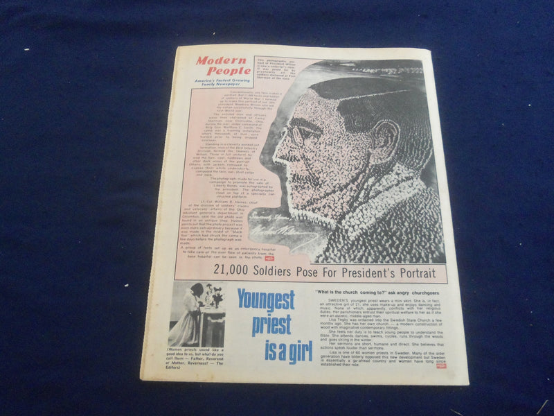 1973 APRIL 1 MODERN PEOPLE NEWSPAPER - MAUDE - ARCHIE BUNKER - NP 5673