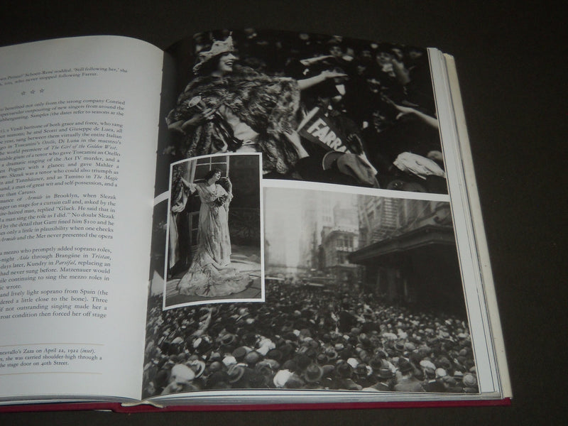 1983 THE MET BY MARTIN MAYER HARDCOVER BOOK - GREAT PHOTOS - I 925