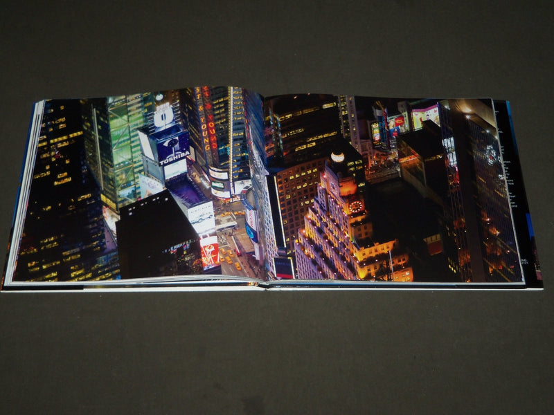 2010 NEW YORK CITY AT NIGHT CITY THAT NEVER SLEEPS BOOK BY JOSEPH & REISS- D 132