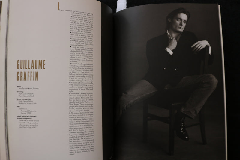 1989 AMERICAN BALLET THEATRE SOFTCOVER BOOK - PORTAITS BY ANNIE LEBOVITZ- K 2314