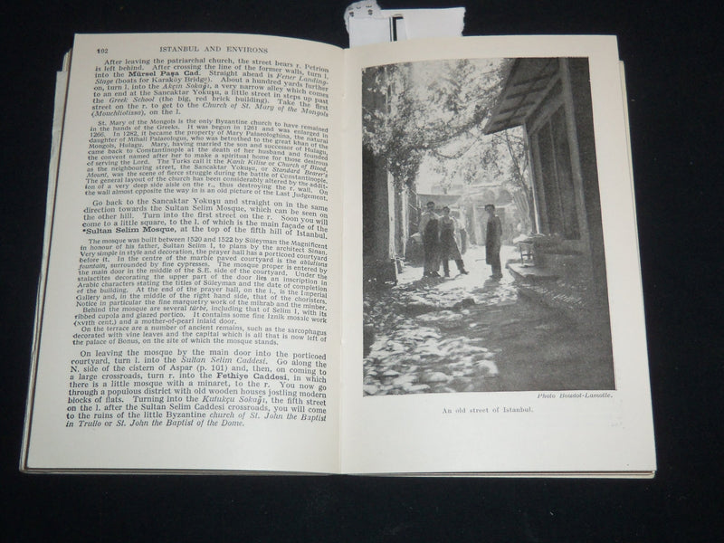 1961 ISTANBUL AND ENVIRONS HACHETTE WORLD GUIDE - SOFTCOVER - J 9290