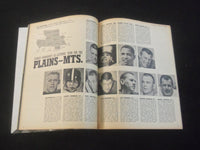 1957 STANLEY WOODWARD'S FOOTBALL MAGAZINE - BOBBY COX COVER - B 5529R