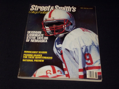 1988 STREET & SMITH'S COLLEGE FOOTBALL MAGAZINE - STEVE TAYLOR - E 7861