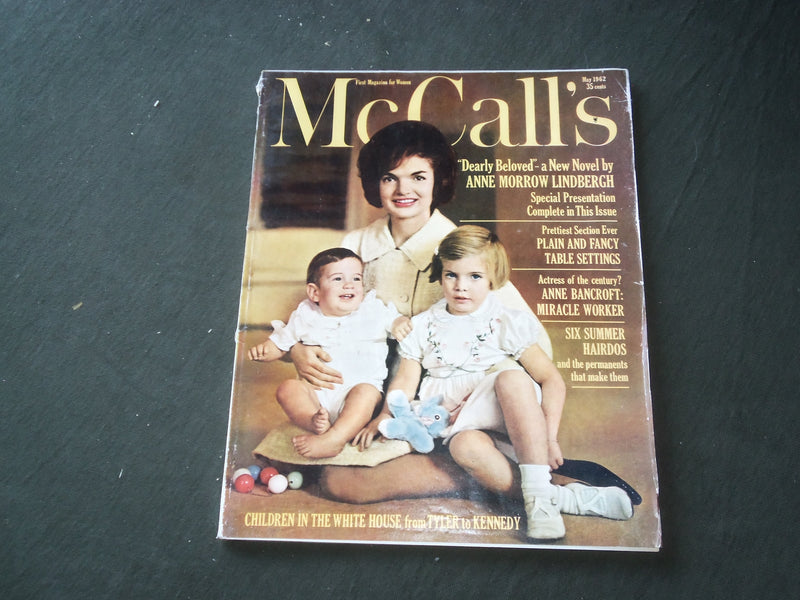 1962 MAY MCCALL'S MAGAZINE - JACQUELINE KENNEDY & CHILDREN - F 505