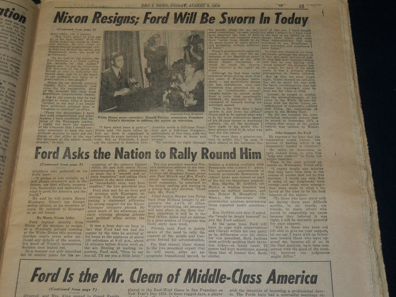 1974 NEW YORK DAILY NEWS & POST NEWSPAPER LOT OF 2 - NIXON RESIGNS - NP 4937
