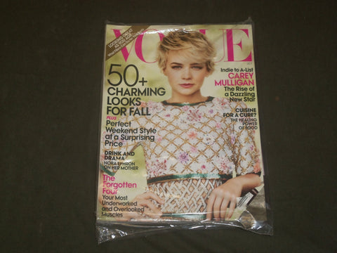 2010 OCTOBER VOGUE MAGAZINE - CAREY MULLIGAN - B 2548