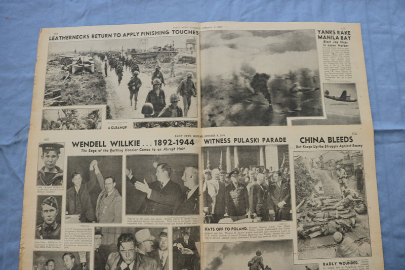 1944 NEW YORK DAILY NEWS CENTERFOLDS - LOT OF 138 - O 3828