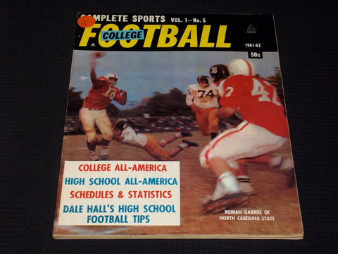 1961-62 COMPLETE SPORTS COLLEGE FOOTBALL MAGAZINE - ROMAN GABRIEL - E 7927