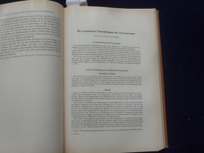 1961 LEHRBUCH DER PADIATRIE HARDCOVER BOOK - GERMAN TEXT - KD 8990