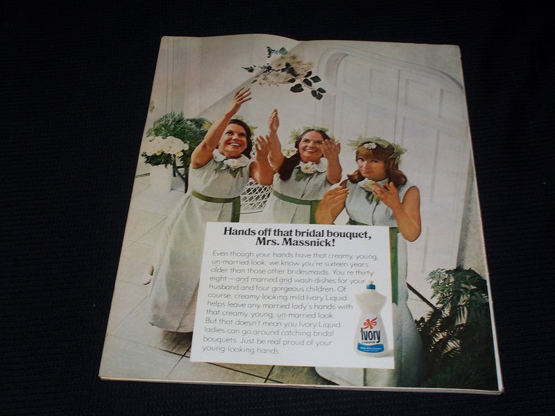 1970 AUGUST MCCALL'S MAGAZINE VERY NICE FRONT COVER & FULL PAGE ADS - E 2438