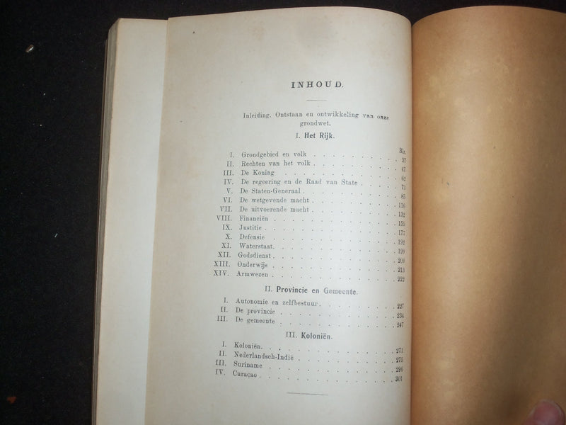 1920 DE GRONDEN DER STAATSINRICHTING VAN NEDERLAND HARDCOVER BOOK-DUTCH- KD 9235