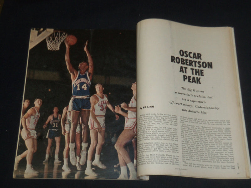 1964 APRIL SPORT MAGAZINE - OSCAR ROBERTSON COVER - SP 8505